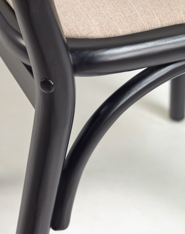 Silla Mareti madera maciza de olmo negro y asiento de tela