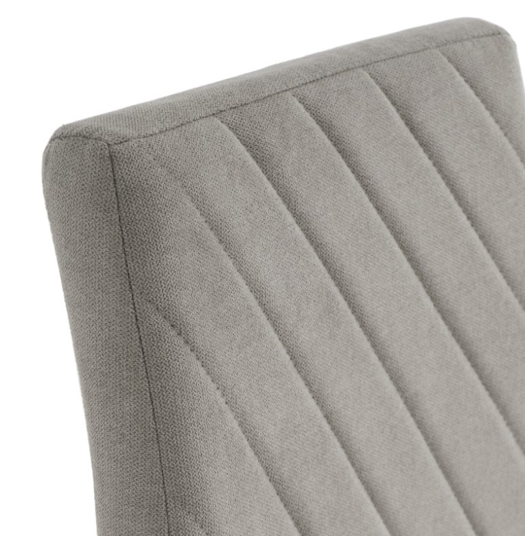 Silla Yvette tapizada en color gris claro