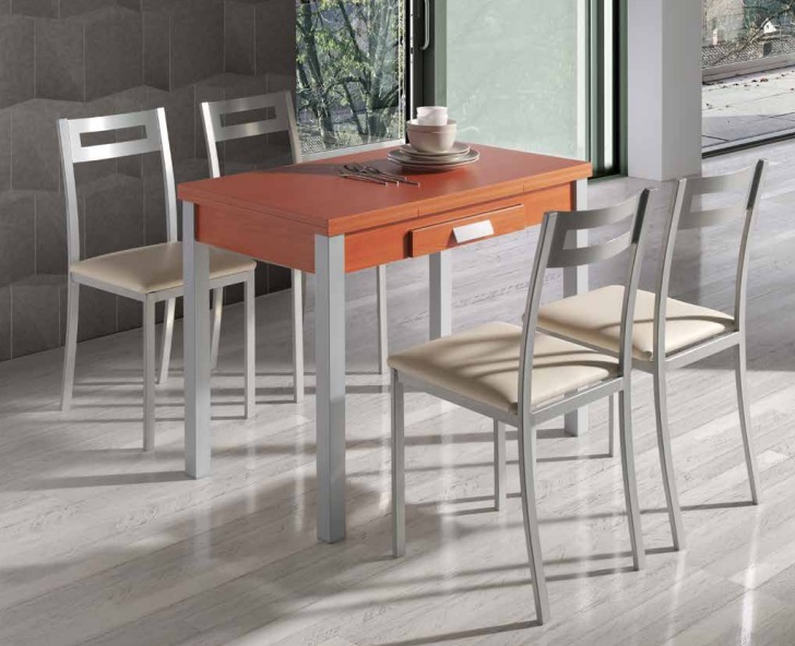 Conjunto de cocina mesa extensible MDF cerezo con cajon Cerave y cuatro sillas Oporto