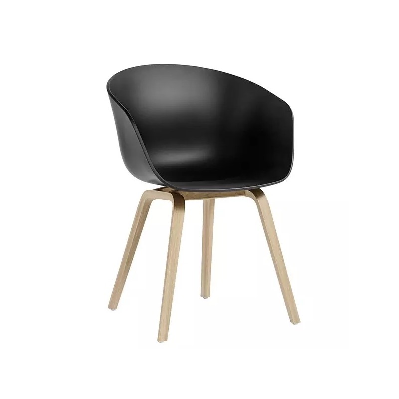 Sillon nordico TOM polipropileno negro y patas de madera